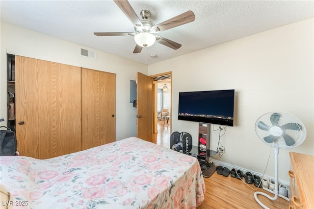 2666 Aarondavid Dr, Las Vegas, NV 89121 - bedroom with wood finished floors, a closet, ceiling fan, and a textured ceiling