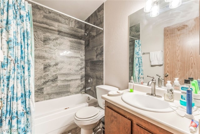 2666 Aarondavid Dr, Las Vegas, NV 89121 - full bath featuring shower / bath combo with shower curtain and vanity