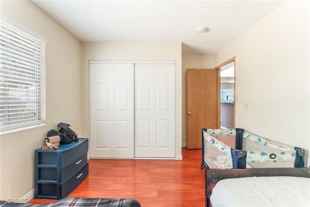 2666 Aarondavid Dr, Las Vegas, NV 89121 - bedroom with wood finished floors, a closet, and a textured ceiling
