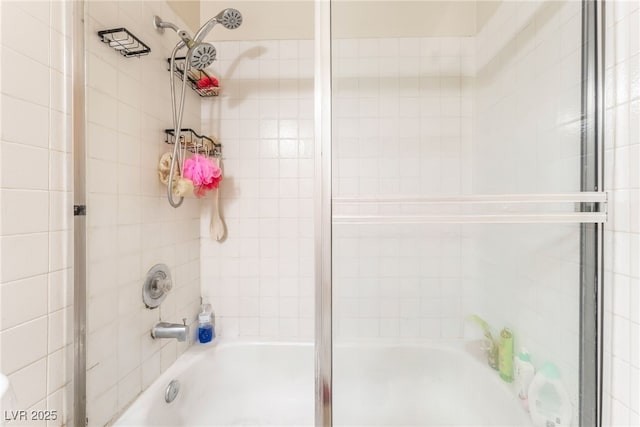 2666 Aarondavid Dr, Las Vegas, NV 89121 - bathroom with combined bath / shower with glass door