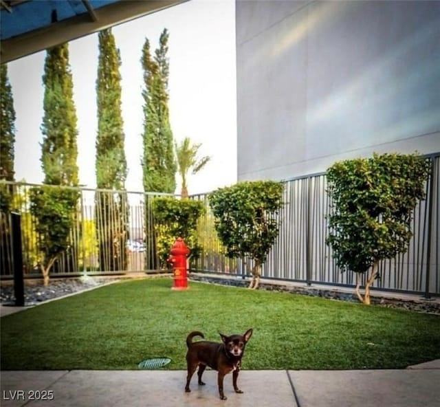 4575 Dean Martin Dr Unit 406, Las Vegas, NV 89103 - view of yard