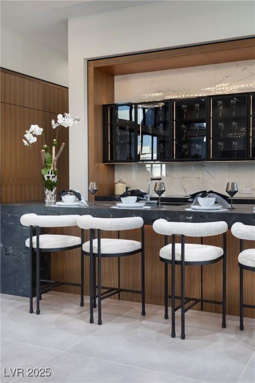 10891 Stardust Dr, Las Vegas, NV 89135 - indoor wet bar with light tile patterned flooring and backsplash