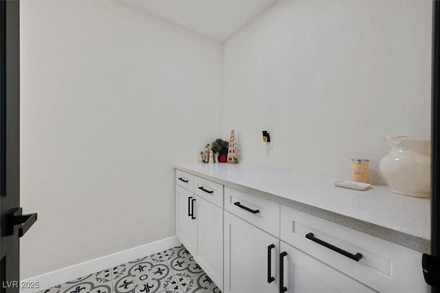 2740 Family Ct, Las Vegas, NV 89117 - bar area with baseboards