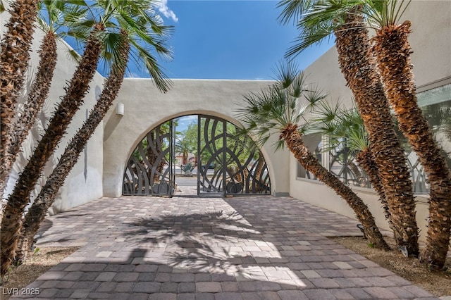 7045 Edna Ave, Las Vegas, NV 89117 - view of home's community featuring a gate