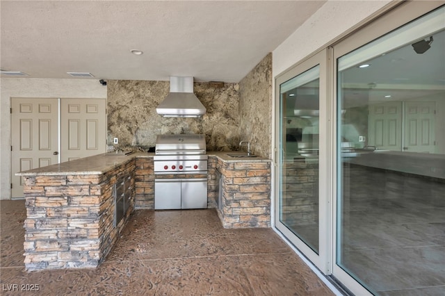 7045 Edna Ave, Las Vegas, NV 89117 - view of patio featuring an outdoor kitchen and a sink