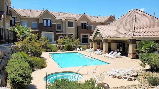 2792 Fountain Ridge Ln, Henderson, NV 89074 - community pool with a hot tub and a patio