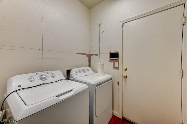 6720 Sand Swallow St, North Las Vegas, NV 89084 - laundry room featuring independent washer and dryer