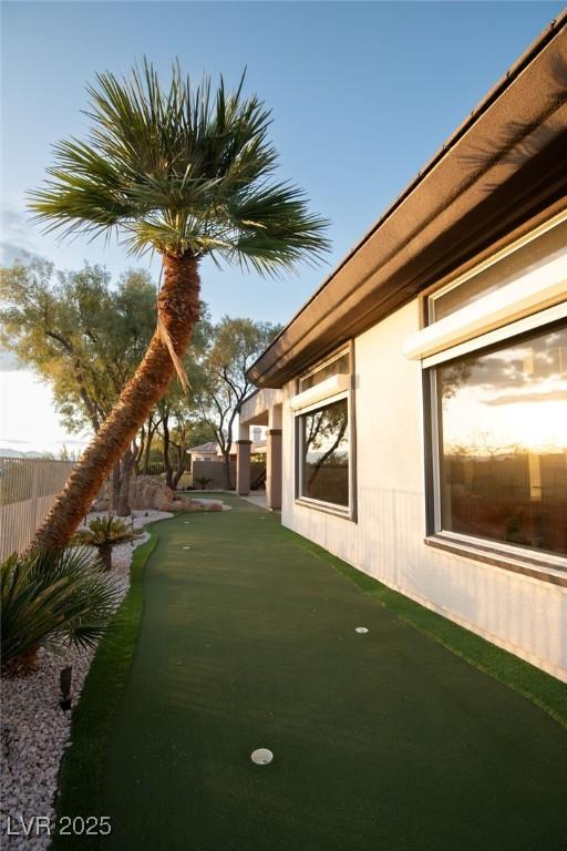 9 Knob Oak Dr, Henderson, NV 89052 - view of yard featuring a putting green