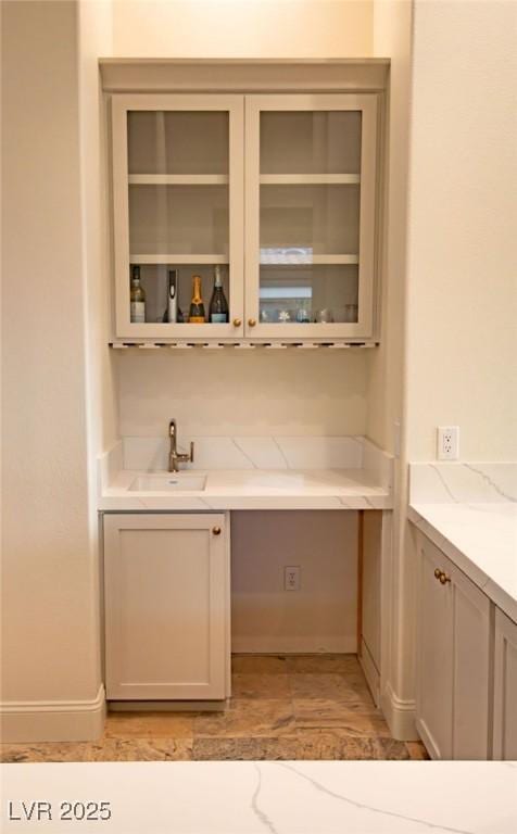 9 Knob Oak Dr, Henderson, NV 89052 - view of indoor wet bar