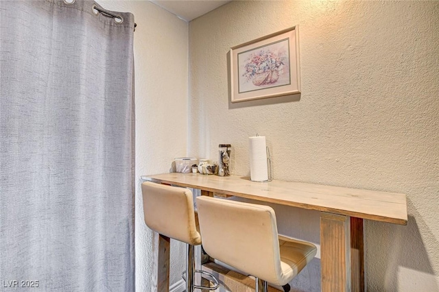 3912 Palos Verdes St, Las Vegas, NV 89119 - office area featuring a textured wall