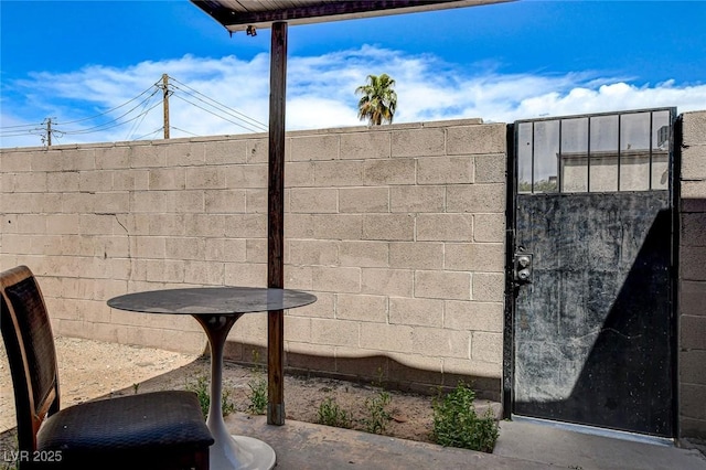 3912 Palos Verdes St, Las Vegas, NV 89119 - view of patio featuring a gate
