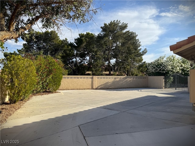 2975 Montessouri St, Las Vegas, NV 89117 - view of patio / terrace featuring a gate