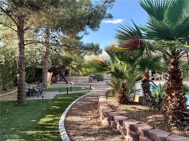 2975 Montessouri St, Las Vegas, NV 89117 - view of property's community with a lawn