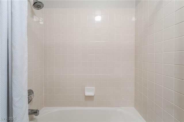 8424 Willowleaf Ct, Las Vegas, NV 89128 - full bath featuring shower / tub combo