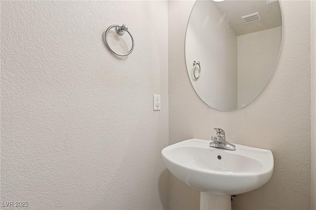 5541 Meridian Rain St, North Las Vegas, NV 89031 - bathroom with a sink