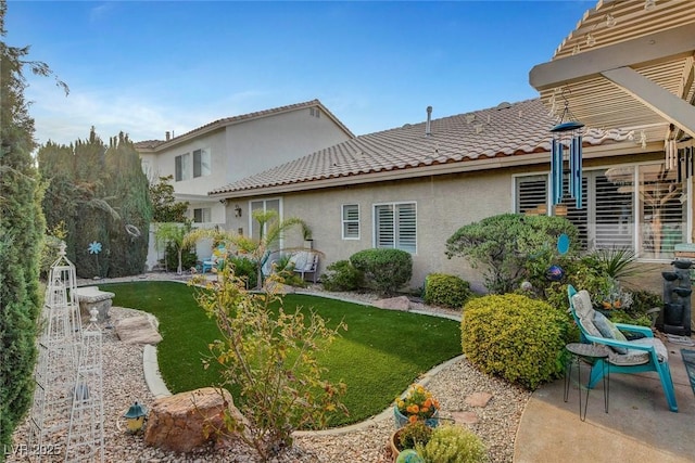 9553 Gainey Ranch Ave, Las Vegas, NV 89147 - view of green lawn with a patio area