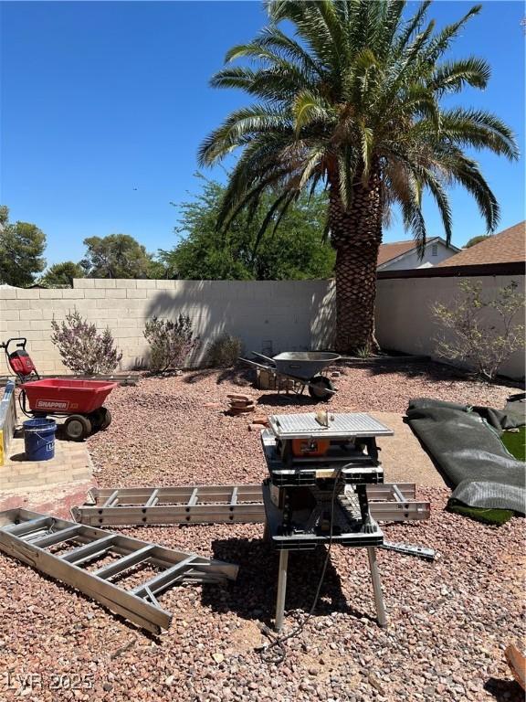 7247 Manatee Ct, Las Vegas, NV 89147 - view of fenced backyard
