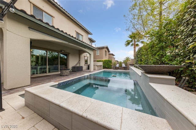 367 Pollino Peaks St, Las Vegas, NV 89138 - view of swimming pool featuring an in-ground hot tub and a patio area