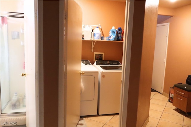 4525 Ranch Foreman Rd, North Las Vegas, NV 89032 - laundry room featuring washing machine and dryer and light tile patterned flooring