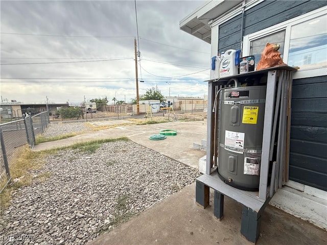 15 Washington Way, Henderson, NV 89015 - view of yard featuring electric water heater