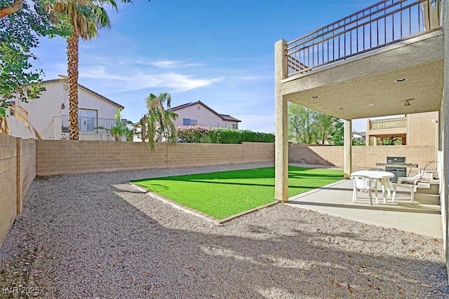 609 Doubleshot Ln, Henderson, NV 89052 - fenced backyard featuring a patio