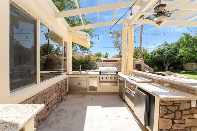 7154 Ranchito Cir, Las Vegas, NV 89120 - view of patio featuring exterior kitchen and a ceiling fan