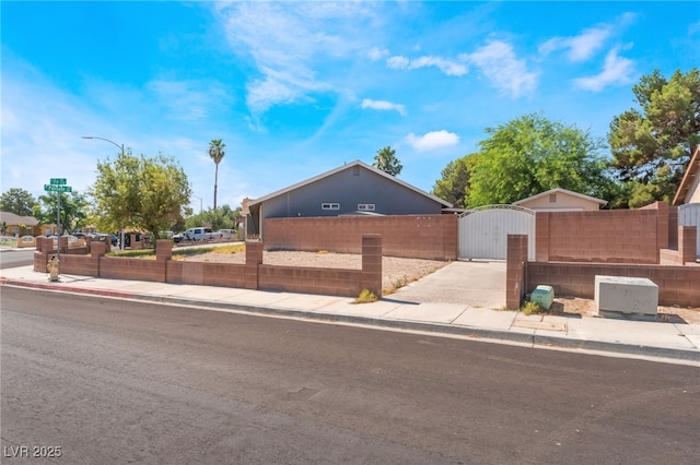 170 Palisade Ave, Las Vegas, NV 89110 - view of front of house with a gate and a fenced front yard