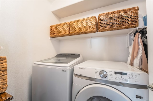 1014 Lone Pine River Ave, Henderson, NV 89002 - laundry room featuring washer and dryer