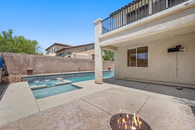 9413 Arcadia Woods Ct, Las Vegas, NV 89149 - view of pool with a fenced backyard, a pool with connected hot tub, and a patio