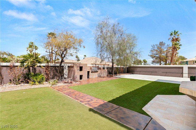 7520 Captains Harbor Dr, Las Vegas, NV 89117 - fenced backyard featuring a patio and area for grilling