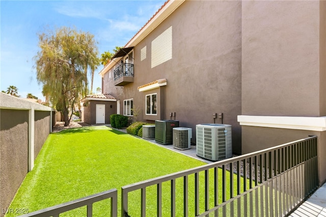 7520 Captains Harbor Dr, Las Vegas, NV 89117 - view of yard featuring a balcony