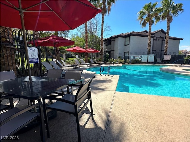 45 Maleena Mesa St Unit 211, Henderson, NV 89074 - community pool with a patio area and outdoor dining area
