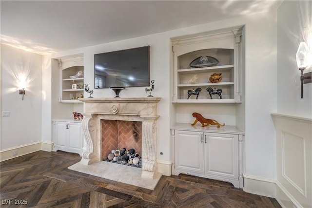 30 Augusta Canyon Way, Las Vegas, NV 89141 - living area with built in features