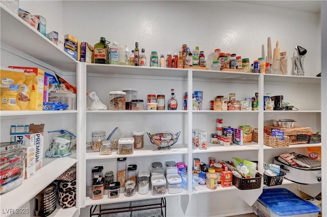 6322 Highledge St, North Las Vegas, NV 89081 - view of pantry