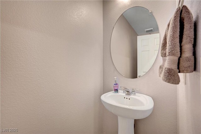 6322 Highledge St, North Las Vegas, NV 89081 - view of bathroom