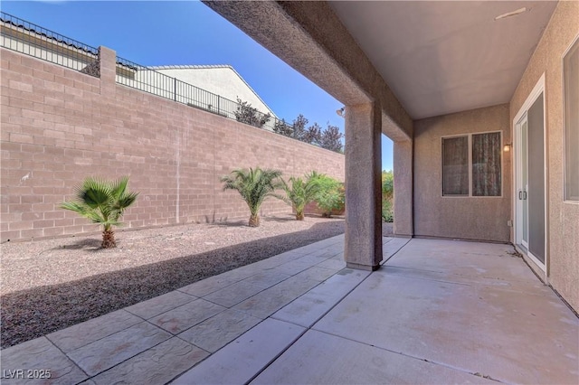 225 Palmetto Pointe Dr, Henderson, NV 89012 - fenced backyard featuring a patio
