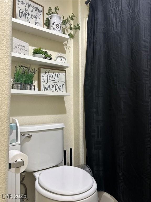 4013 Kindhearted Ct, North Las Vegas, NV 89032 - full bath featuring curtained shower