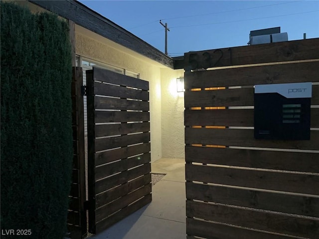 5321 Westleigh Ave, Las Vegas, NV 89146 - view of stairway