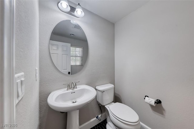 2337 Via Barranca St, Henderson, NV 89044 - half bath with baseboards