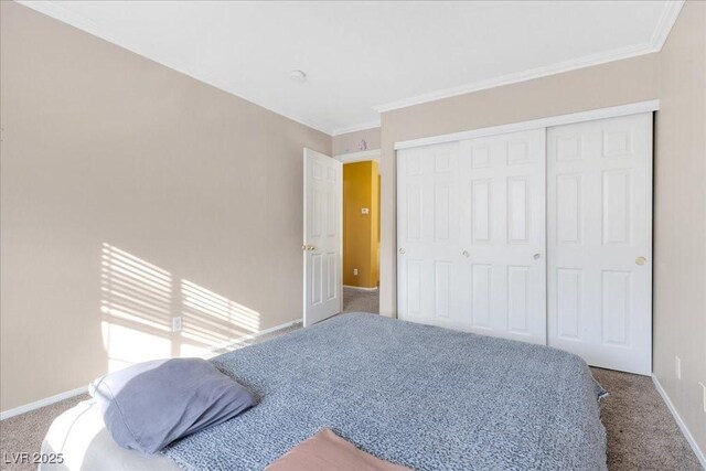 9836 La Vid Ct, Las Vegas, NV 89117 - carpeted bedroom featuring ornamental molding and a closet