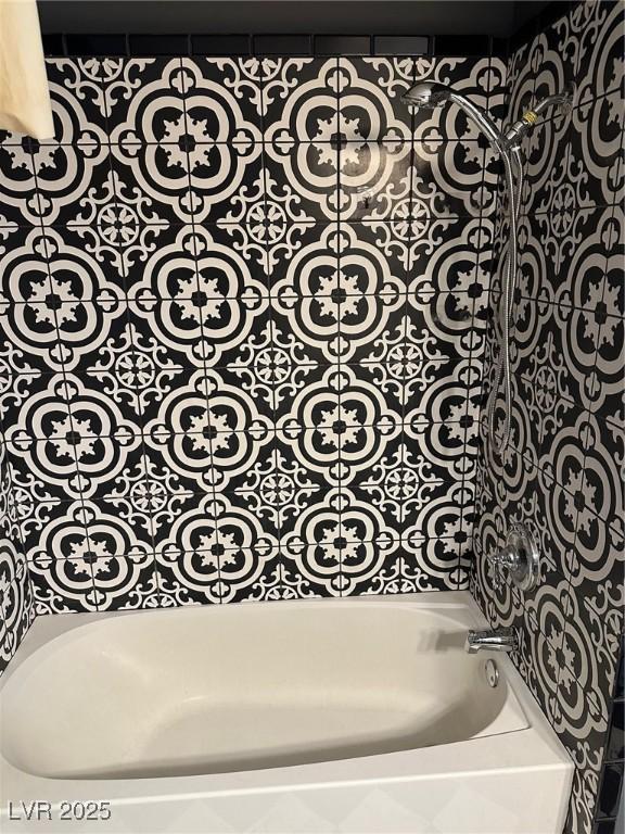 4241 Gannet Cir Unit 202, Las Vegas, NV 89103 - full bath with a bathtub