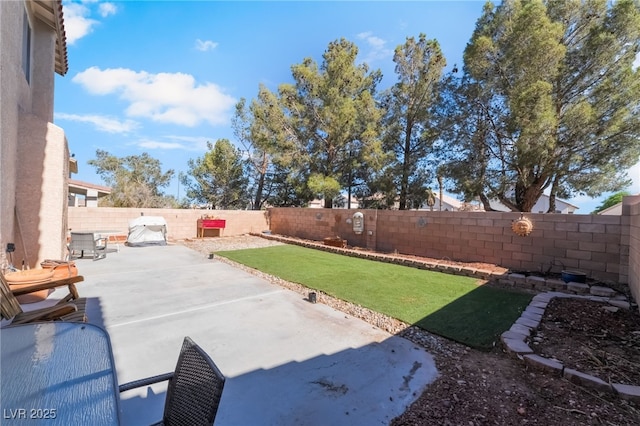 8179 Palace Monaco Ave, Las Vegas, NV 89117 - fenced backyard featuring a patio