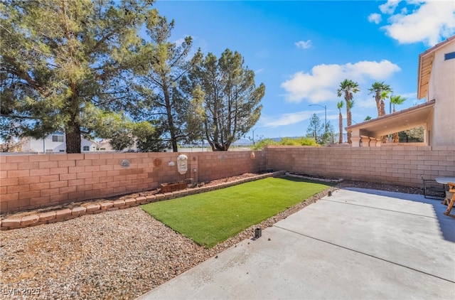 8179 Palace Monaco Ave, Las Vegas, NV 89117 - fenced backyard featuring a patio area
