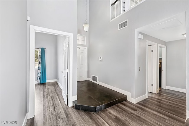 9405 Crosspointe Ave, Las Vegas, NV 89117 - entrance foyer with dark wood-style floors and a high ceiling