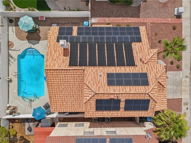 9405 Crosspointe Ave, Las Vegas, NV 89117 - aerial view of property and surrounding area with a pool