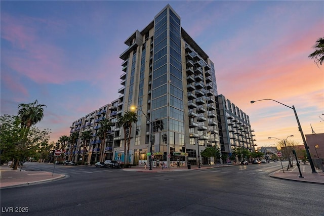 353 E Bonneville Ave Unit 632, Las Vegas, NV 89101 - photo 2