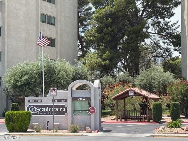750 S Royal Crest Cir Unit 325, Las Vegas, NV 89169 - view of community / neighborhood sign