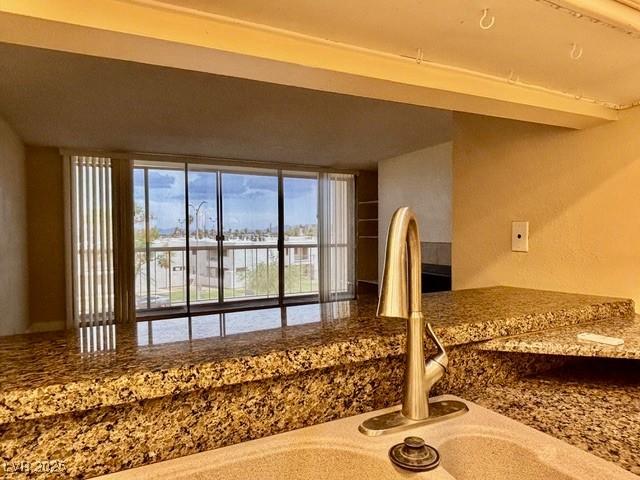 750 S Royal Crest Cir Unit 325, Las Vegas, NV 89169 - kitchen view