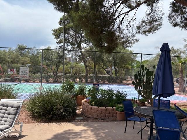 750 S Royal Crest Cir Unit 325, Las Vegas, NV 89169 - view of patio with outdoor dining space