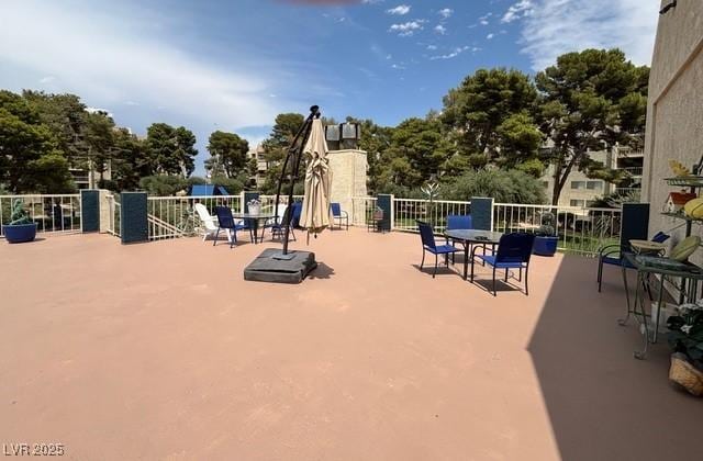750 S Royal Crest Cir Unit 325, Las Vegas, NV 89169 - view of patio / terrace